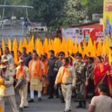 श्रद्धालुओं ने शिवलिंग व गरुड़ जी को कराया नगर भ्रमण