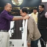 कार्यालय अधीक्षक व अनुसेवक के रिटायर होने पर विदाई