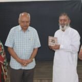 गुरु ही अज्ञानता का अंधेरा दूर कर हमें प्रकाश की ओर ले जाते हैं