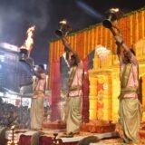 जय श्री राम के नारों के साथ बनारस के पुरोहितों ने की महाआरती