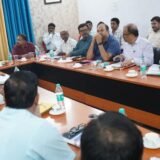 डीलरों पर कार्रवाई होने पर कार्डधारियों को नजदीकी राशन दुकान से करें टैग