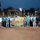 Guwa Mine Protest : रोजगार के लिए गुवा माइंस में ग्रामीणों का हल्लाबोल, चक्का जाम से उत्पादन ठप