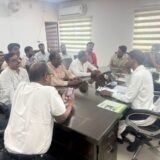 Jamshedpur JDU Gives Memorandum To Bijli GM : बिजली की अनियमित आपूर्ति से परेशान, जीएम को ज्ञापन