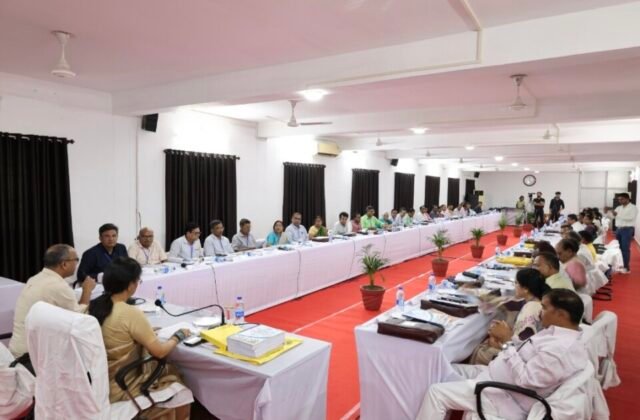 Screenshot_20260424_220438_WhatsAppBusiness