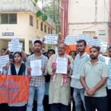 Jamshedpur Workers College Me Arts And Science Stream Band Se Akrosh : वर्कर्स कॉलेज से कला एवं विज्ञान संकाय हटाने के फैसले पर छात्रों का हंगामा