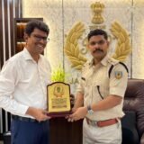 Jamshedpur News : जमशेदपुर एसएसपी पीयूष पांडेय ‘आनंद भोज’ के 550वें महाआयोजन के बनेंगे साक्षी, शिक्षाविद व समाजसेवी पारस नाथ मिश्रा ने दिया आमंत्रण