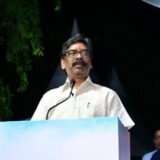“CM Hemant Soren gets angry over train delays on the Chandil-Tata rail section:”चांडिल–टाटा रेल सेक्शन में ट्रेनें लेट होने पर भड़के CM हेमंत सोरेन, कहा- यात्री व नागरिकों की सुविधा से समझौता स्वीकार नहीं”