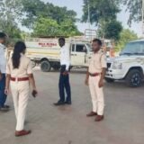 Administrative officials raid : पेट्रोल-डीजल की किल्लत के बीच कालाबाजारी की आशंका, पटमदा में प्रशासनिक अधिकारियों ने की छापेमारी
