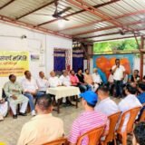 अब यात्रियों का सब्र टूटा: ट्रेन लेट होने के खिलाफ आंदोलन तेज, बोले- हम उपद्रवी नहीं, रेल यात्री हैं