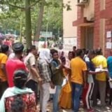 मैया सम्मान योजना के वेरिफिकेशन में मचा हड़कंप! घंटों लाइन में खड़ी महिलाएं, सिस्टम से बढ़ी परेशानी