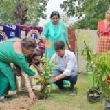 World Environment Day:हेमकुंड पब्लिक स्कूल में लायंस क्लब कालीमाटी ने किया पौधारोपण