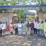 ट्रैफिक, पेयजल, सफाई और स्ट्रीट लाइट व्यवस्था सुधारने की मांग, जनसमस्याओं के समाधान को लेकर जदयू ने उपायुक्त को सौंपा ज्ञापन