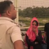 पुल से लगाने जा रही थी छलांग, लोगों ने बचाई जिंदगी