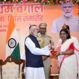 Ranchi: रांची के लोक भवन में गूंजा ‘एक भारत, श्रेष्ठ भारत’ का संदेश, पश्चिम बंगाल स्थापना दिवस पर  झारखंड के वर्तमान राज्यपाल संतोष कुमार गंगवार मुख्य अतिथि के रूप में हुए शामिल